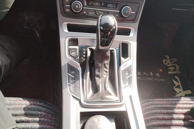 Used Geely Auto Emgrand 2019 Leading Edition 1.5L CVT Luxury Model China VI Standard Gear Lever