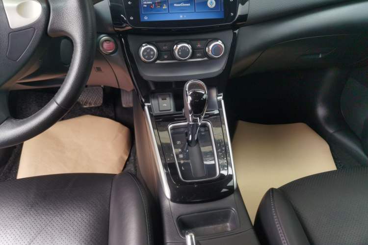 Used Nissan Sylphy 2019 1.6XV CVT Smart Connect Luxury Edition China VI Standard Gear Lever