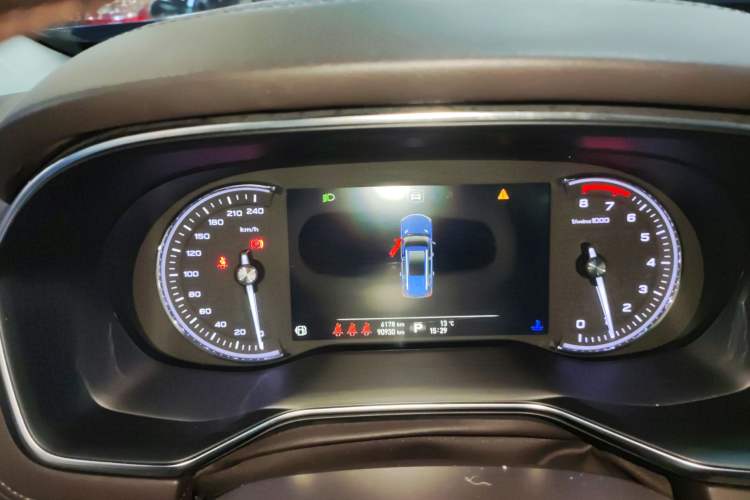 Used Roewe RX8 2018 30T Smart Connectivity Two-Wheel Drive Flagship Edition
