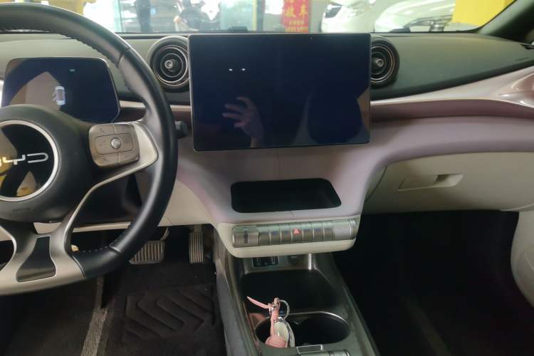 Used BYD Dolphin 2023 420 km Free Version
