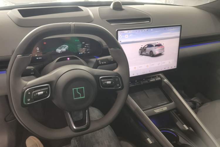 Used Zeekr 007GT 2025 Rear-Drive Intelligent Driving Version 75 kWh Center Console