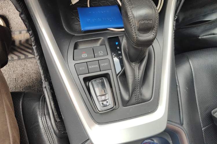 Used Toyota RAV4 2020 2.0L CVT Two-Wheel Drive Fashion PLUS Edition
