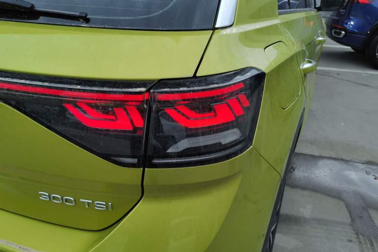 Used Volkswagen T-ROC 2023 300TSI DSG Two-Wheel Drive Starlight Edition
