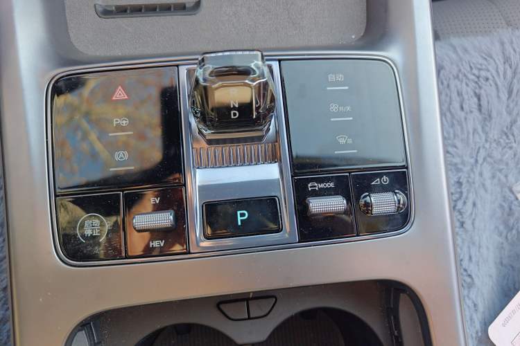 Used BYD Seal 07 DM-i 2025 Intelligent Driving Version DM-i 1.5L 125 km Prestige Edition Gear Lever