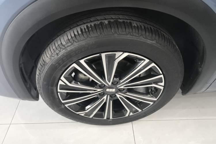 Used Geely Galaxy Xingjian 7 EM-i 2025 120km Flagship Edition Exterior 4