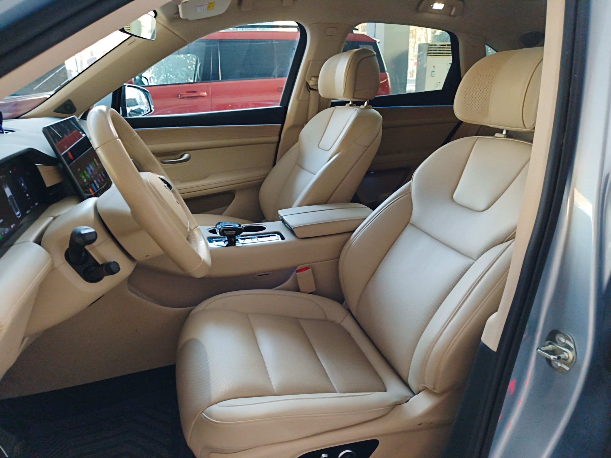 Переднее сиденье в автомобиле