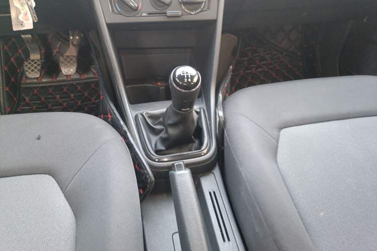 Used Volkswagen Jetta 2015 Zhuihui Edition 1.4L Manual Fashion Model