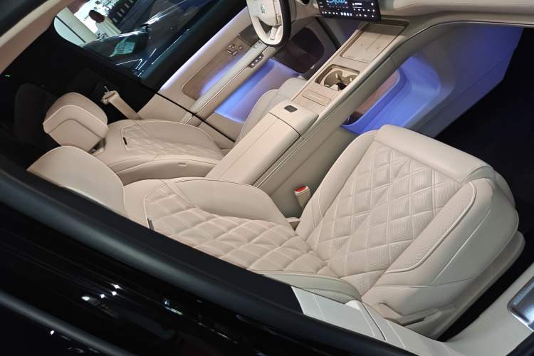 Used Nio ES8 2026 Model 6-seat Executive Signature Edition Right Front Seat