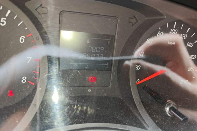 Used Wuling Hongguang PLUS 2019 1.5T Manual Standard Edition 5 Seats Odometer Close Up