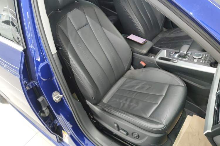 Used Audi A4L 2019 40 TFSI Fashion Edition China VI Emission Standard Right Front Seat