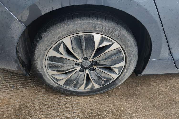 Used BYD Seal 2023 Champion Edition 550km Elite Model Right Rear Wheel Hub