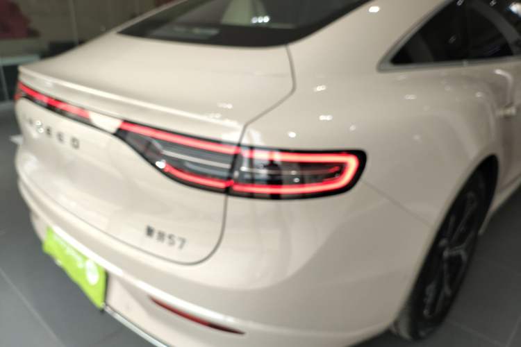 Used Hima Luxeed S7 2025 705 km Pro Exterior 3