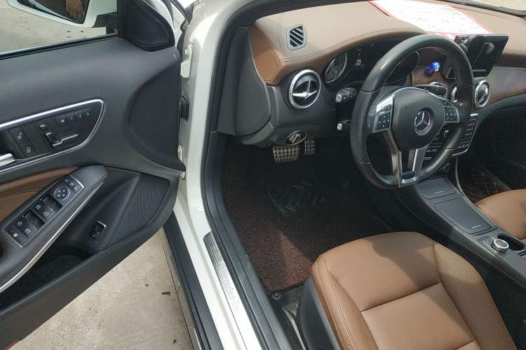 Used Mercedes-Benz GLA 2015 GLA 260 4MATIC Sport Edition
