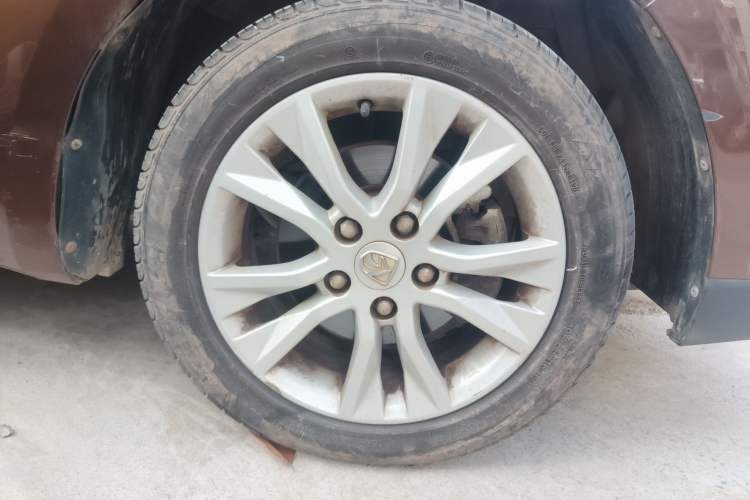 Used Baojun 730 2016 Revised 1.5L Manual Standard Version 7 Seats China V Emission Standard Right Front Wheel Hub