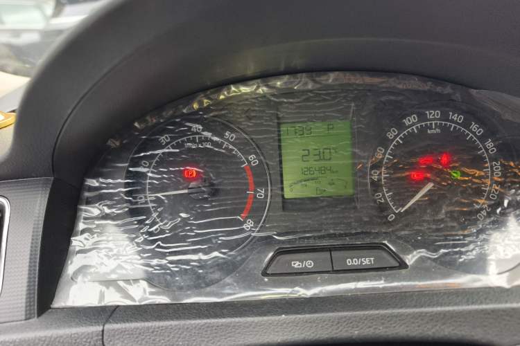 Used Skoda Rapid 2013 1.6L Automatic Smart Selection Model Odometer Close Up