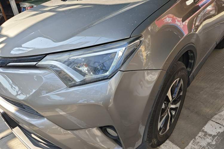 Used Toyota RAV4 2016 2.0L CVT Two-Wheel Drive Fashion Edition China V Standard