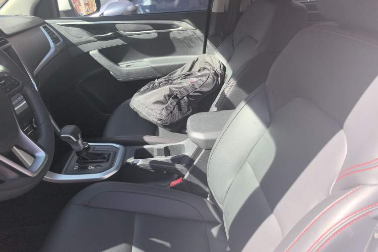 Used SAIC MAXUS T60 2017 2.0T Gasoline Automatic 4x4 High-Ride Elite Standard Cabin Left Front Seat