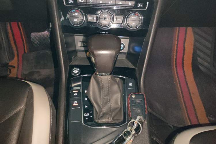 Used Volkswagen Tiguan L 2017 330TSI Automatic Two-Wheel Drive Luxury Edition