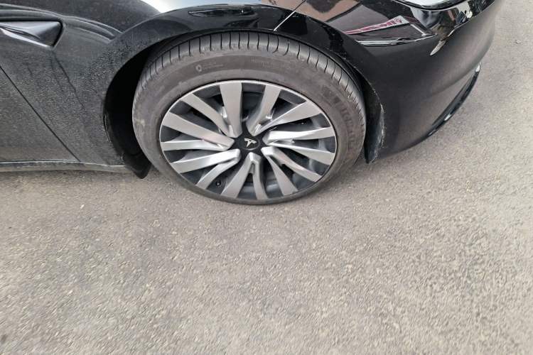 Used Tesla Model 3 2023 Long-Range All-Wheel-Drive Version Right Front Wheel Hub