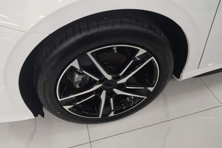 Used Geely Auto Binray 2024 Binrui COOL 1.5T DCT Longteng Edition Left Front Wheel Hub