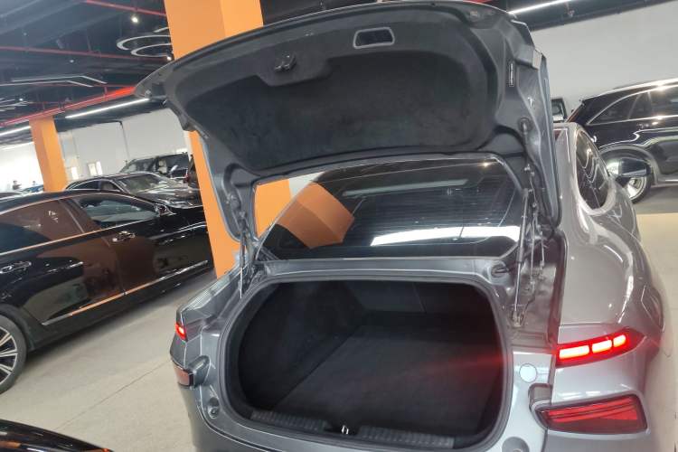 Used XPeng P7 2022 670N+ Trunk