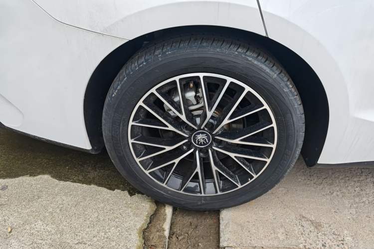 Used BYD Qin L 2024 DM-i 120KM Excellence Model Right Rear Wheel Hub