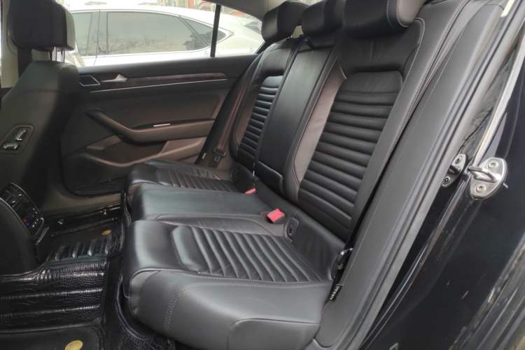 Used Volkswagen Magotan 2019 330TSI DSG Luxury Model China V Standard Left Rear Seat