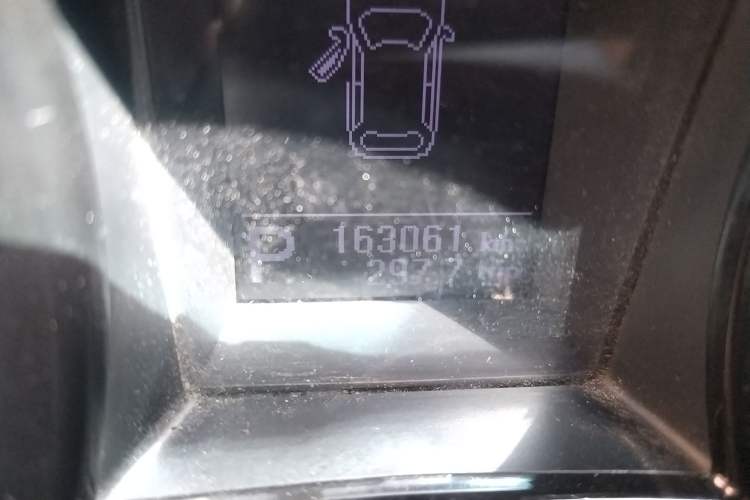 Used JMC Yusheng S350 2013 2.4T Automatic 4x4 Diesel Ultra-Luxury 5-Seater Odometer Close Up