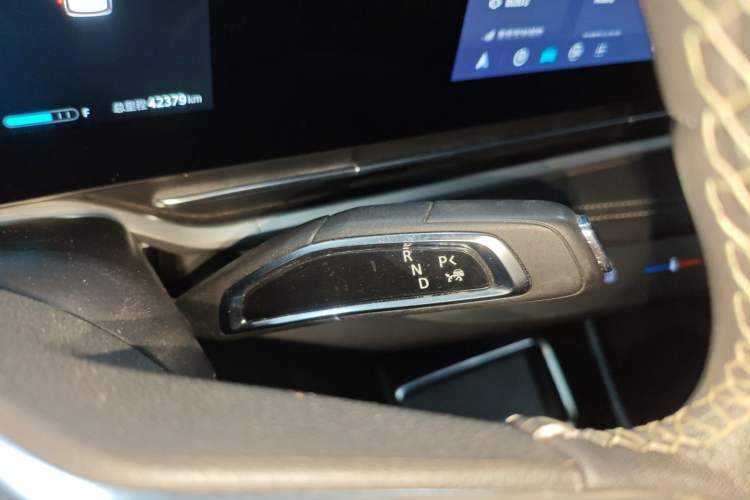 Used SAIC MAXUS G90 2022 2.0T Interstellar Seven-Seater Gear Lever