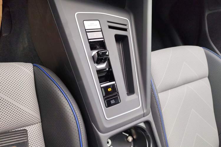 Used Volkswagen Golf 2025 300TSI R-Line