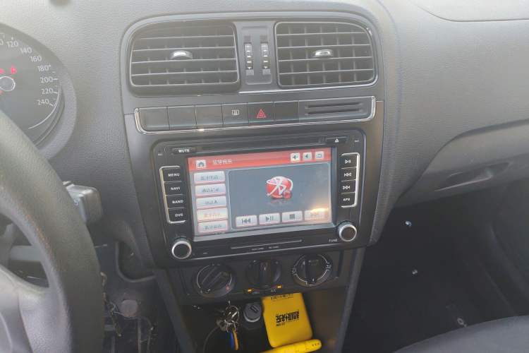 Used Volkswagen Polo 2014 1.4L Manual Fashion Edition