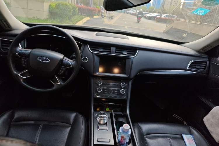 Used Ford Taurus 2015 EcoBoost 245 Fashion Edition Center Console