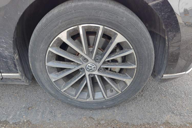 Used Volkswagen Magotan 2020 330TSI DSG Luxury Edition Right Front Wheel Hub