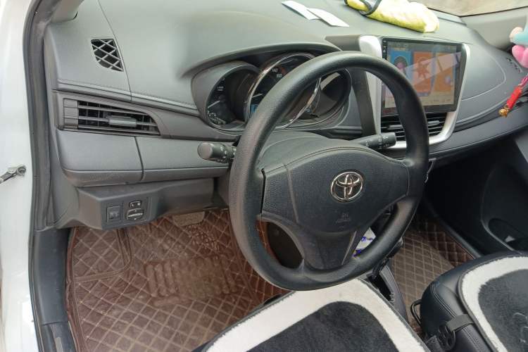 Used Toyota YARiS L Zhi Xuan 2020 X-Trail X 1.5L CVT Leading Edition Center Console