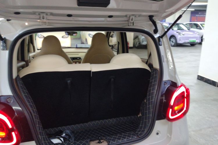 Used Wuling Hongguang MINIEV 2025 Four-Door Version Advanced Edition Trunk
