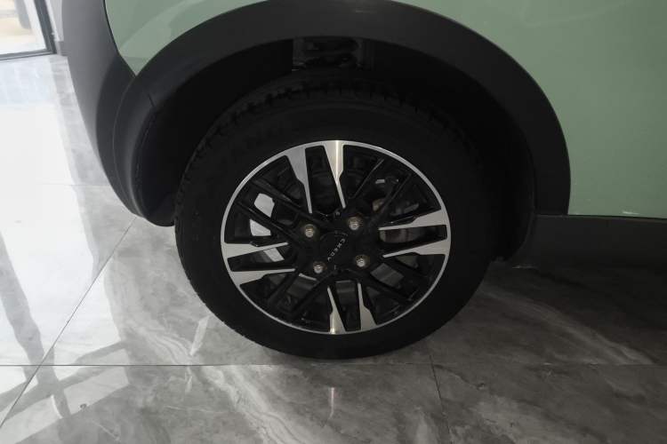 Used Chery QQ Little Ant 2022 Sweet Pink Edition Half-Sugar Version Lithium Iron Phosphate 29.2 kWh 30 kW 301 km