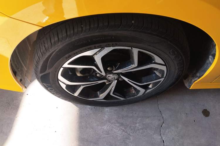 Used MG 5 2022 180 DVVT CVT Youth Luxury Edition
