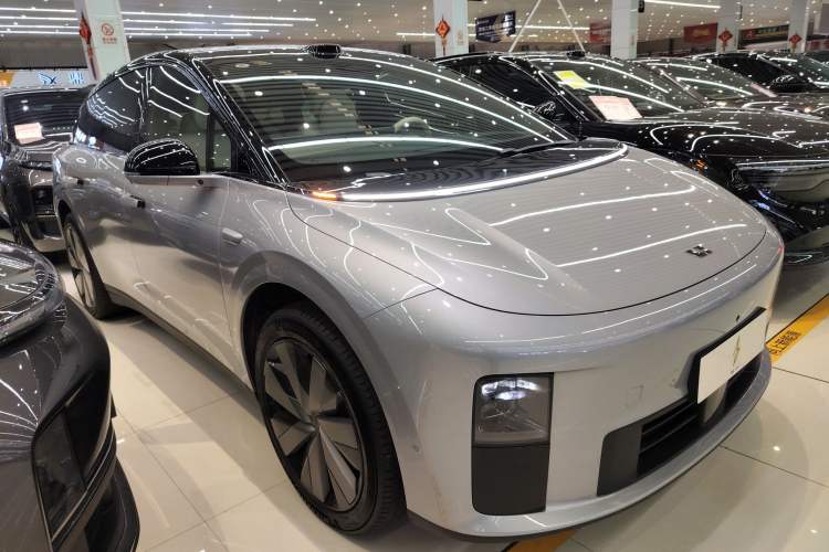 Used Li Auto i6 2025 Model Four-Wheel-Drive Standard Type Front Right 45 Deg