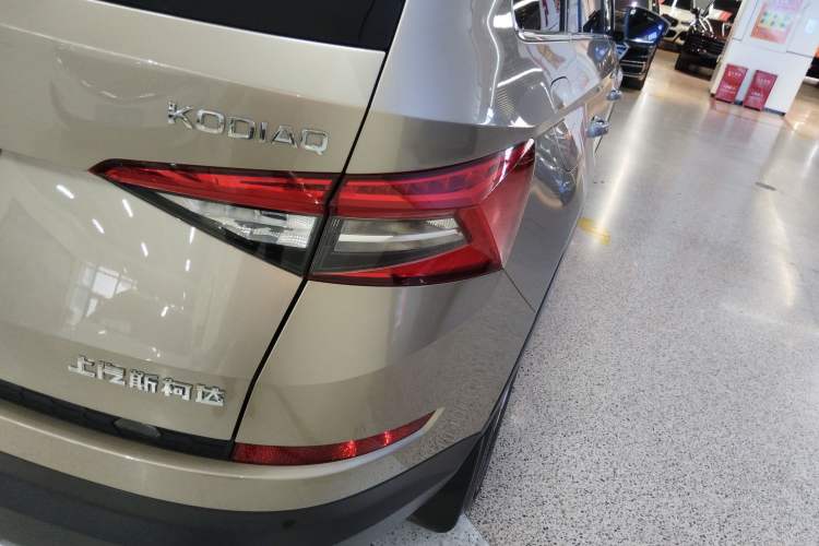 Used Skoda Kodiaq 2018 Facelifted TSI330 5-Seater Two-Wheel-Drive Luxury Enjoyment Edition
