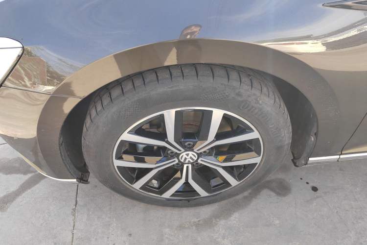 Used Volkswagen Magotan 2018 Facelift 330TSI DSG Luxury Model Left Front Wheel Hub