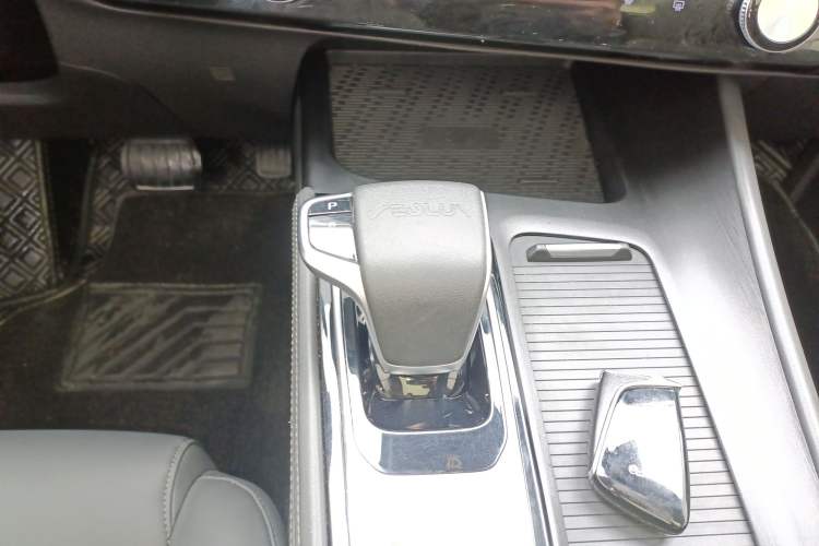 Used Dongfeng Aeolus Huge 2022 Mach Dual-Motor 1.5T MHD Dare-to-Dream Edition