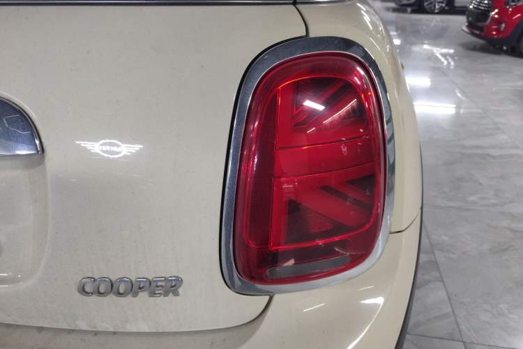 Used MINI MINI 2018 1.5T COOPER Artist