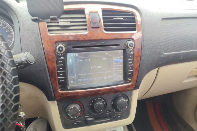 Used Dongfeng Fengon 2013 1.3L Manual Deluxe Edition DK13-08 Audio And AC Panel