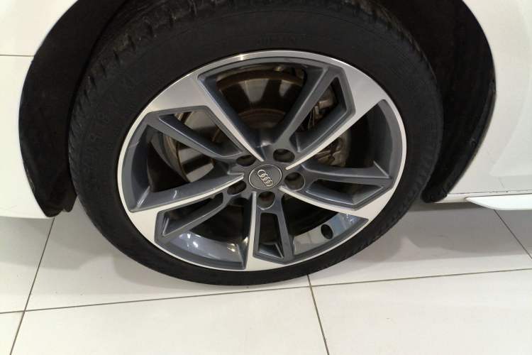 Used Audi A4L 2020 40 TFSI Fashionable and Elegant Model
