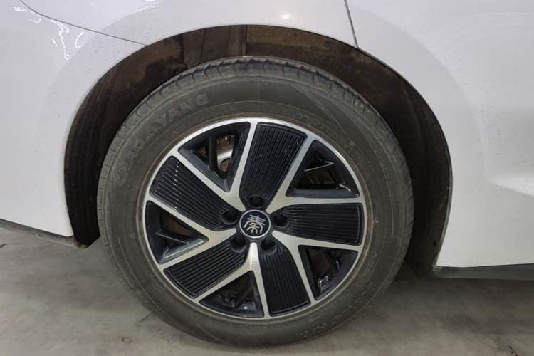 Used BYD Qin L 2025 DM-i Smart Drive 120KM Superior Model
