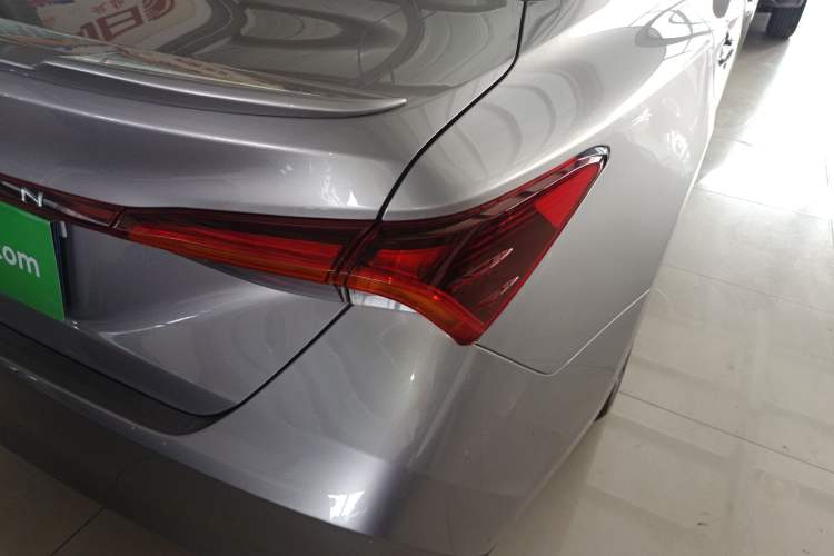 Used Toyota Avalon 2022 2.0L Luxury Edition Right Rear Taillight