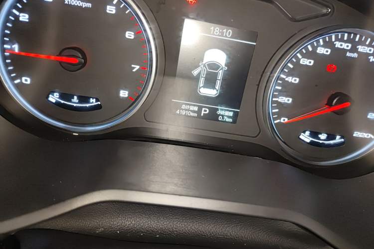 Used SOL X8 2021 300T DCT Leading Smart Connectivity Version 7 Seats Odometer Close Up