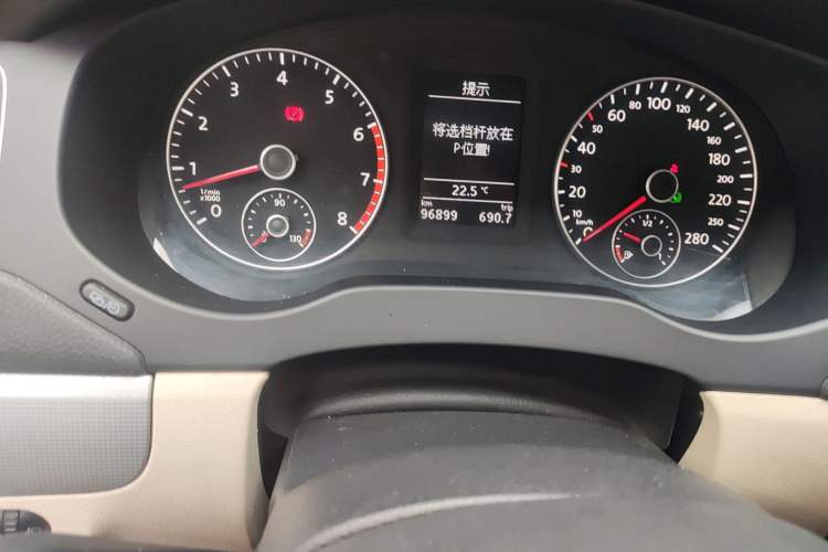 Used Volkswagen Sagitar 2012 1.4TSI Automatic Luxury Edition Instrument Cluster