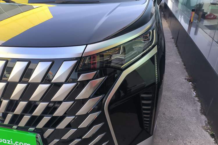 Used Denza D9 2024 DM-i 980 Four-Wheel Drive Flagship Model
