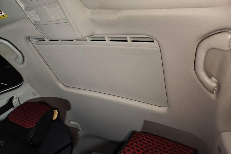 Used Volkswagen Sagitar 2017 230TSI Automatic Comfort Version Headliner